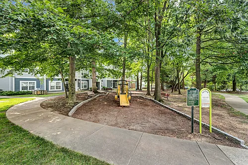 DRING'S REACH APARTMENTS Photo 1