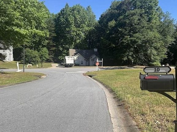 Exterior Neighborhood (street photo)