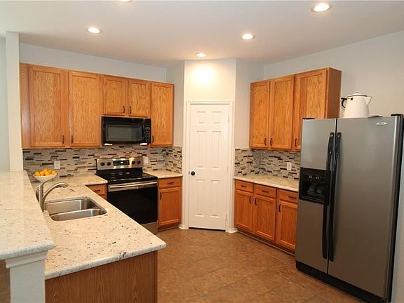 4th image of 424 Silver Oak Ln