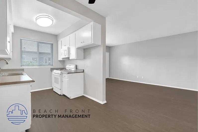 26019 Oak Street — Photo 2