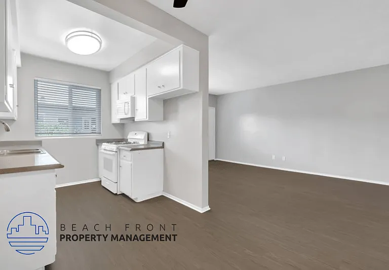 26019 Oak Street — Photo 3