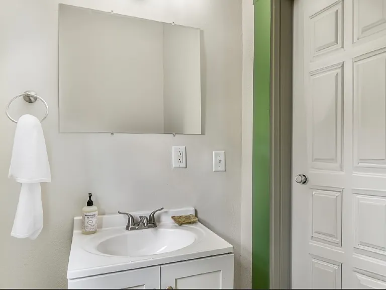 2927 Boulevard Pl — Photo 7