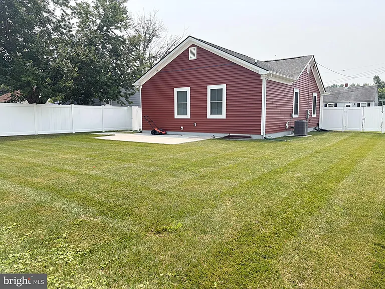 143 Bannister Ave — Photo 4