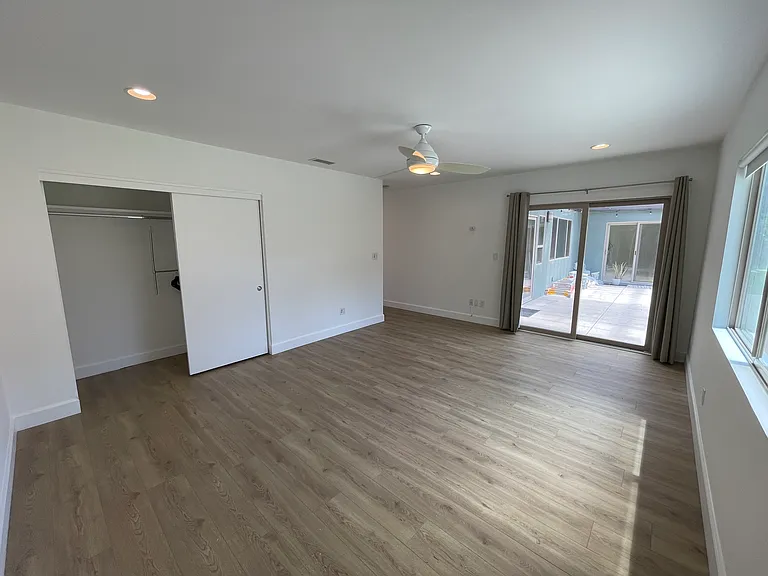 22526 Friar St — Photo 12