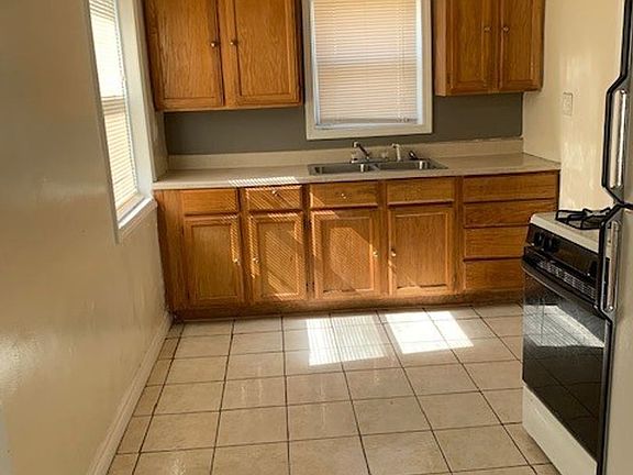 4th image of 775 Robinwood St