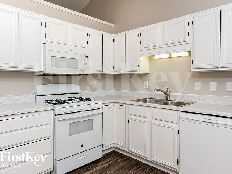6319 Hillview Ln — Photo 9