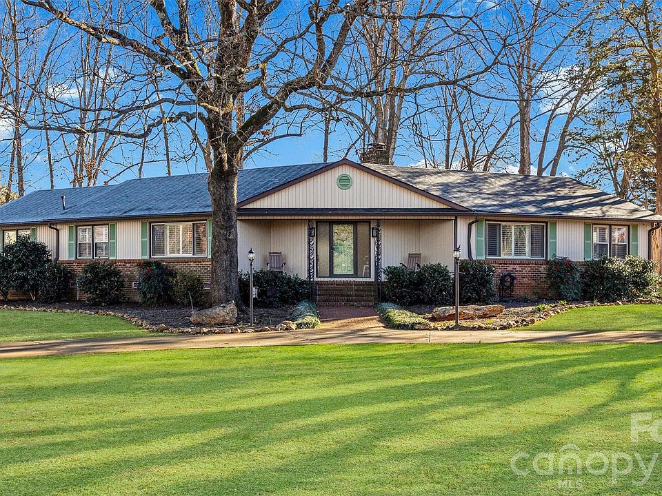 1st image of 924 Arrowhead Dr