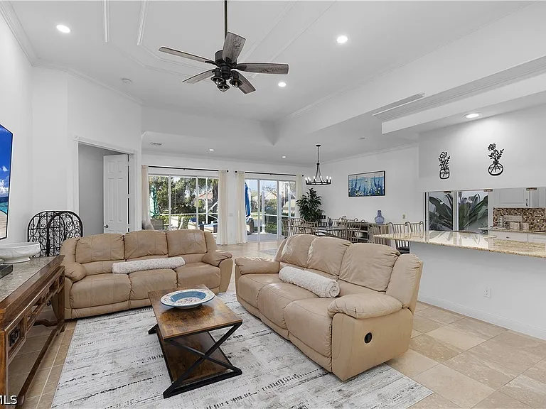 7983 Valentina Ct — Photo 11