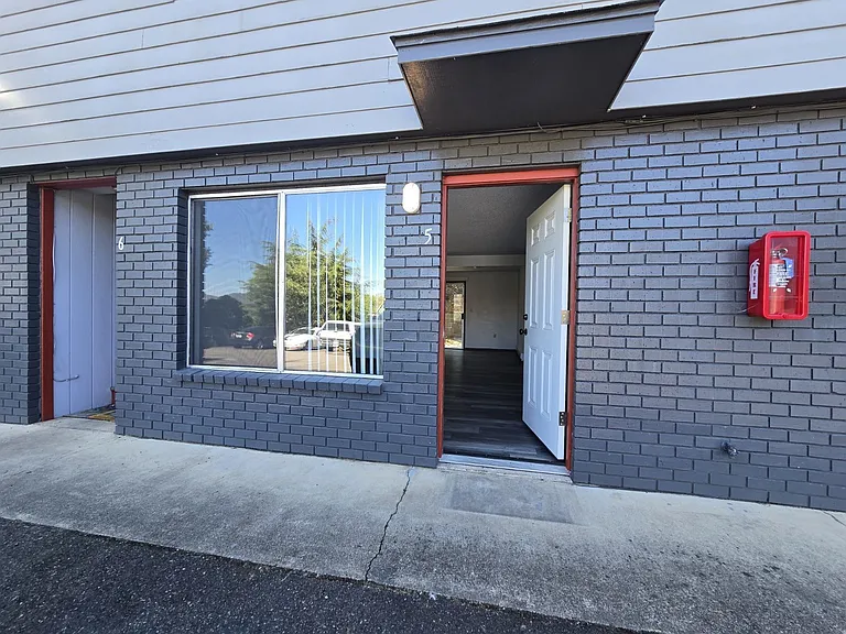 1011 SE Cobb St #5 — Photo 10