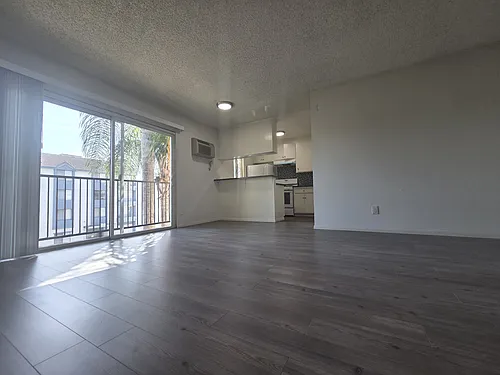 Floor plan Top floor Single with front facing balcony