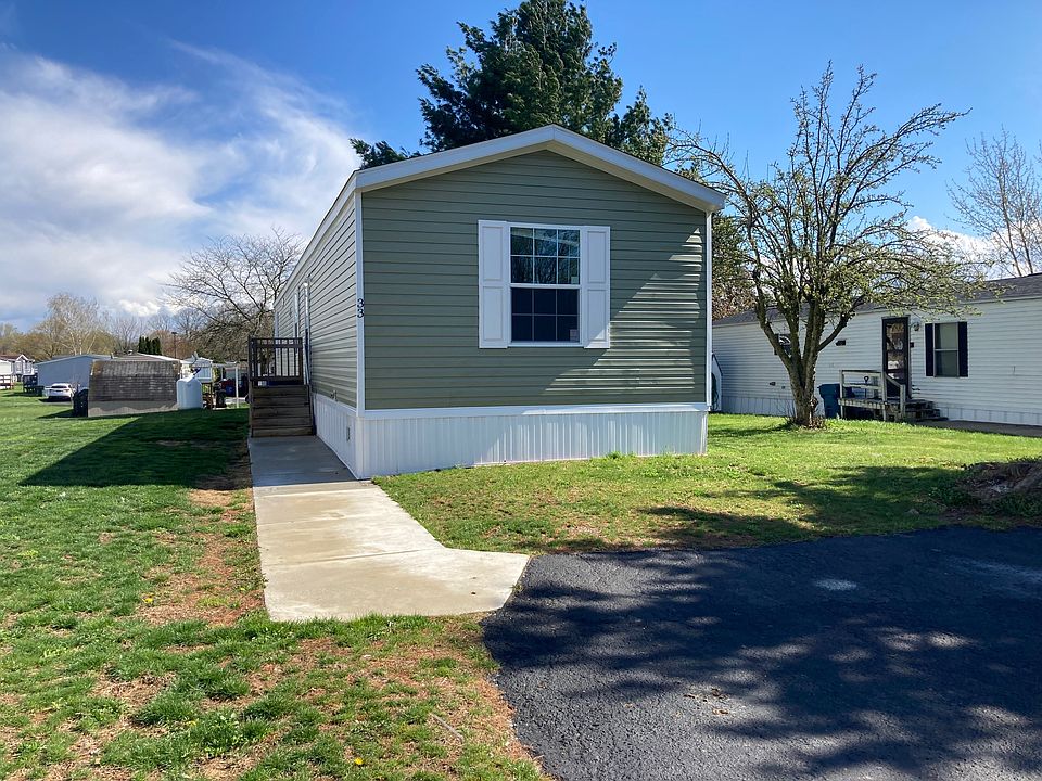 1st image of 33 Dallas Dr #33