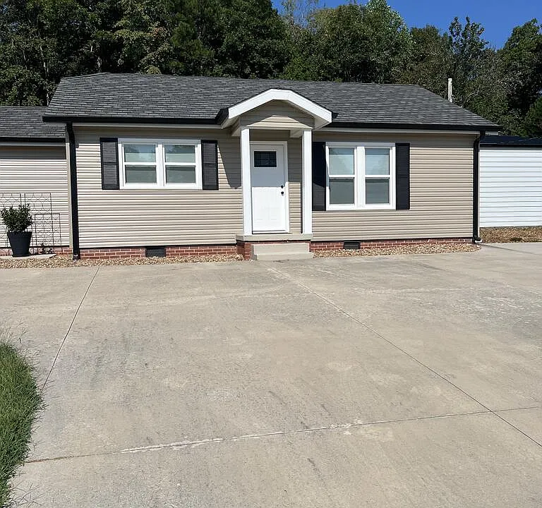 272 Lafayette Rd