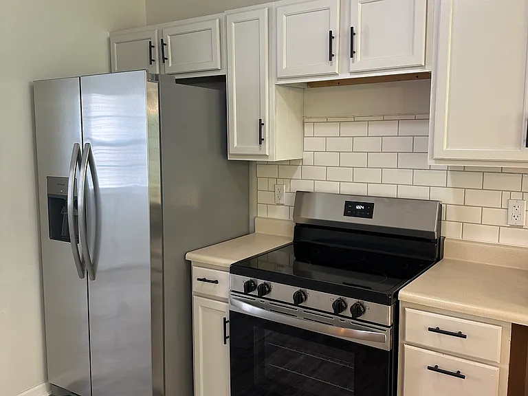 131 Lucy Ln — Photo 2