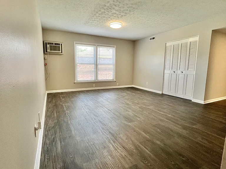 9900 Merioneth Dr #4 — Photo 3