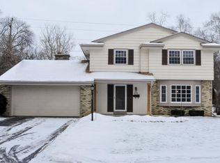 N74W5448 Georgetown Dr, Cedarburg, WI 53012
