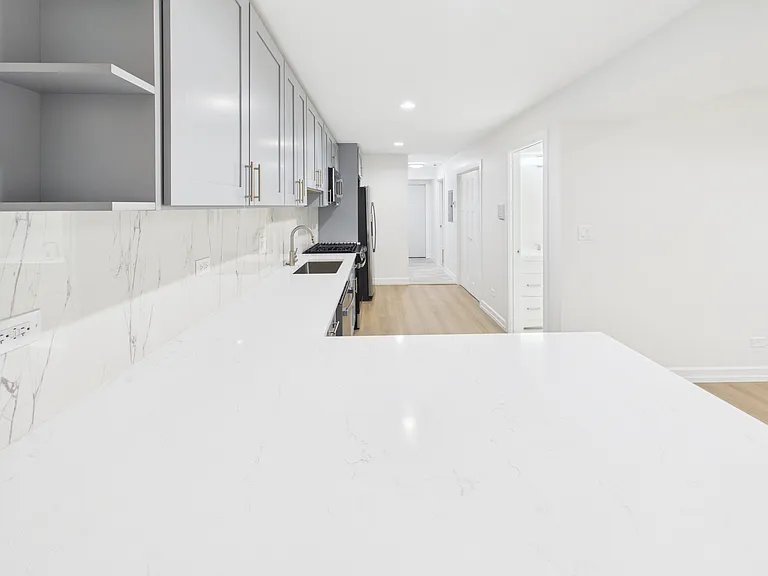 2421 W Lexington St #G — Photo 8