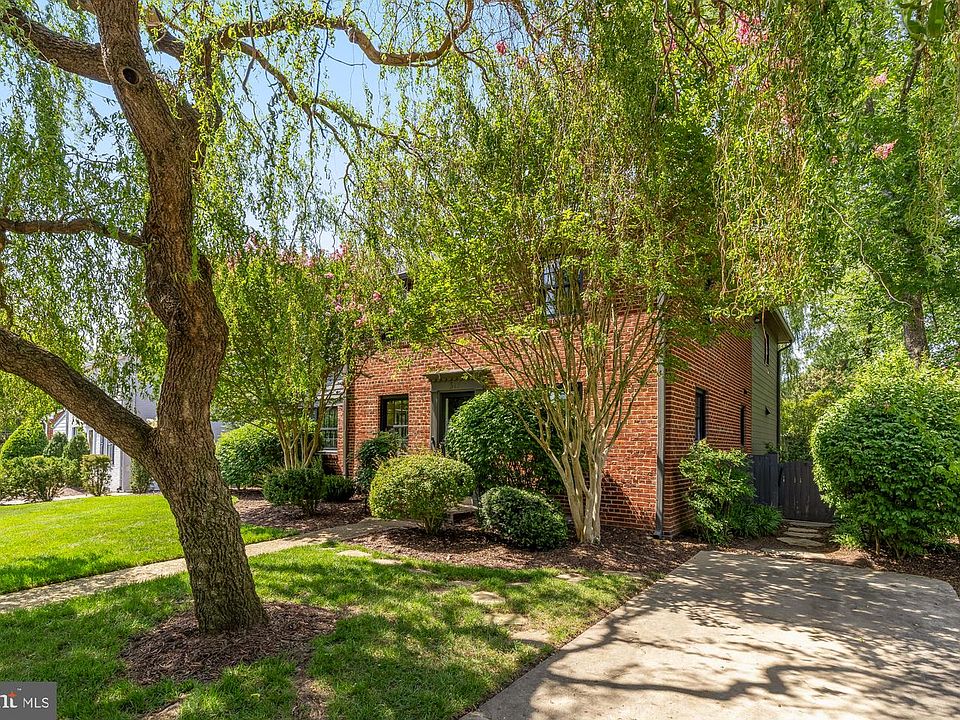 2nd image of 517 Janneys Ln