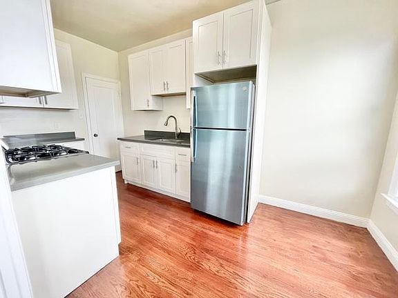 4th image of 2150 Balboa St APT 301