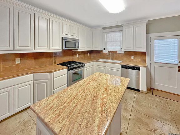 Kitchen (door goes to under carport)