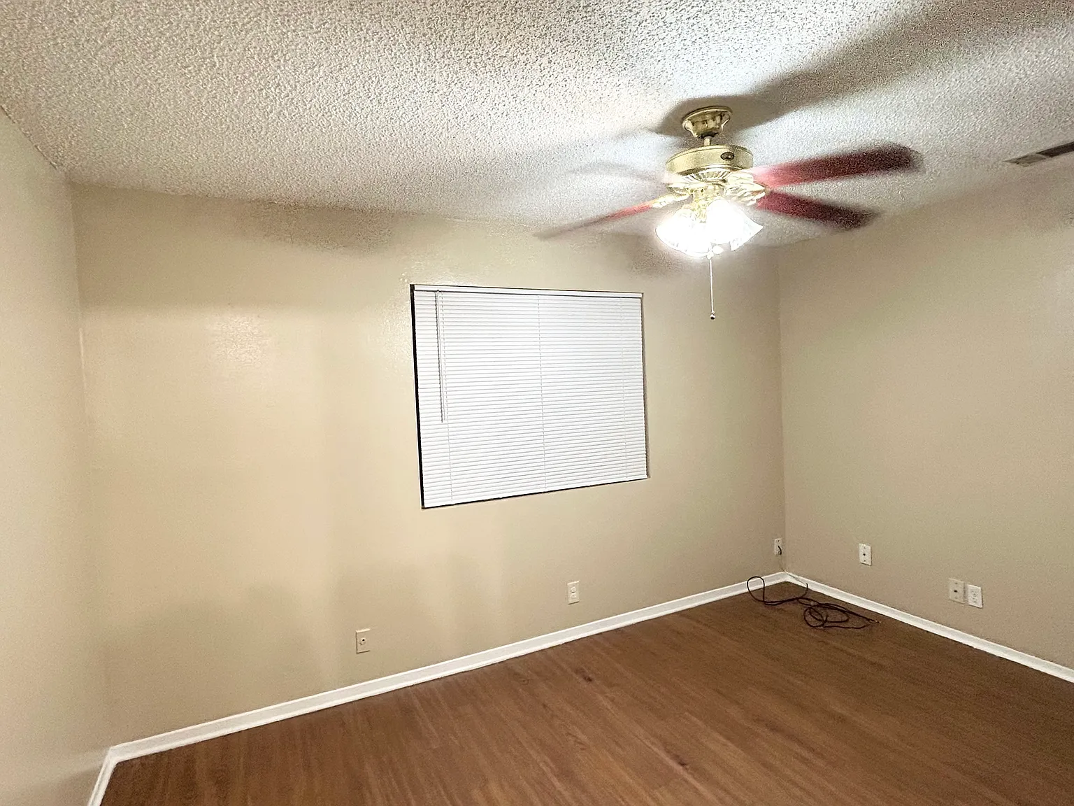 3 bed, 950 sqft, $1,750 — Photo 4