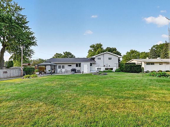 4th image of 101 Joanne Ln