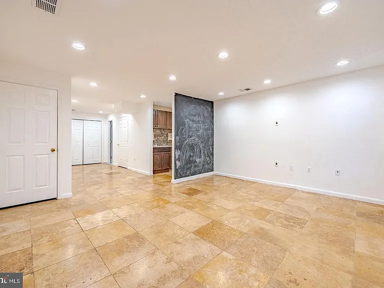 8200 Maple Ridge Ave — Photo 28