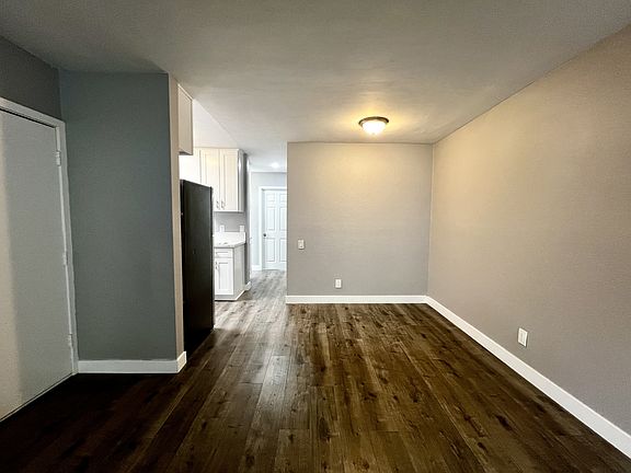 4th image of 4424 47th St APT 5