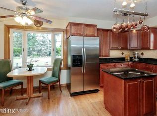 108 E Old Elm Rd, Lake Forest, IL 60045