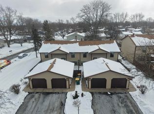 2302 Yorktowne Dr, Valparaiso, IN 46383