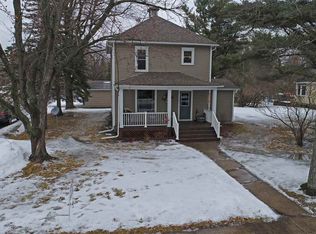 405 E Iola St, Iola, WI 54945
