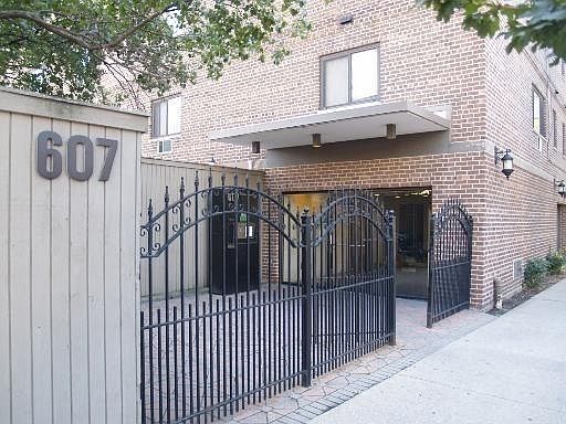 1st image of 607 W Wrightwood Ave APT 507