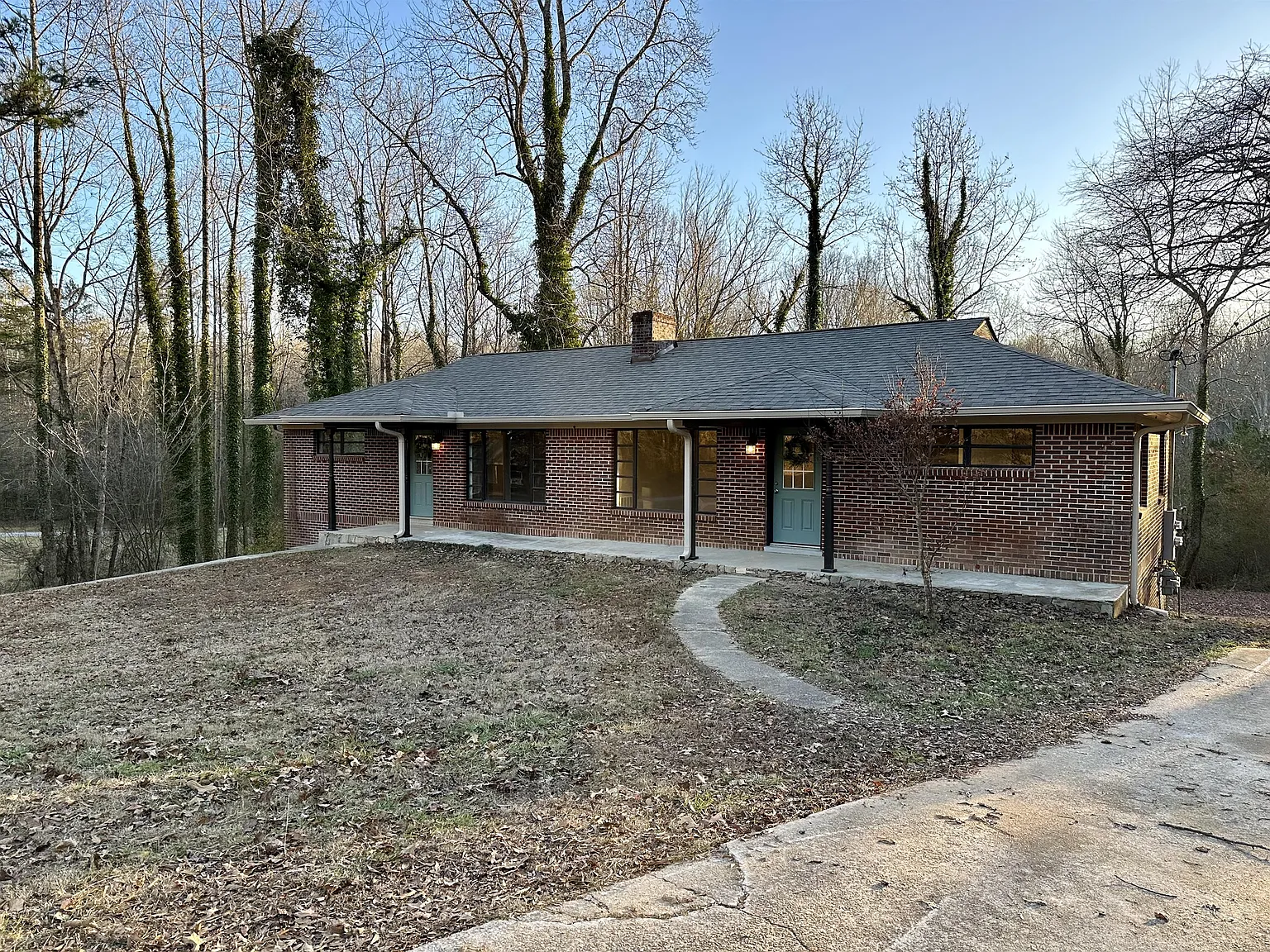741 Barron Drive - B — Photo 1