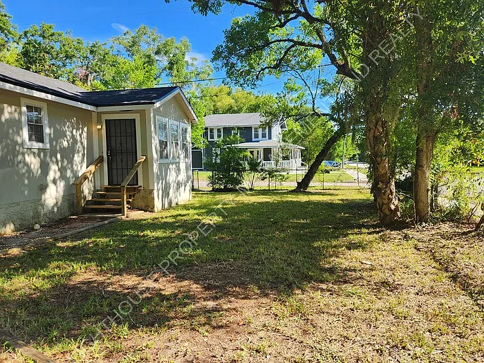 2 bed, 1.0 bath, 648 sqft, $1,050 — Photo 2