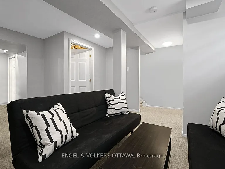 76 McDermot Ct #22 — Photo 25
