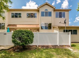 321 Park Ridge Ln UNIT E, Aurora, IL 60504