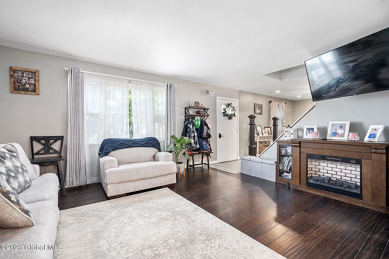 3rd image of 144 Consaul Road