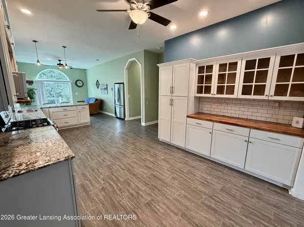 919 Degroff St, Grand Ledge, MI 48837
