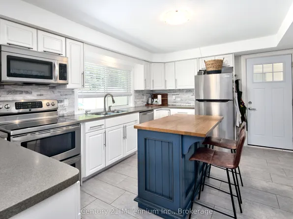 5 Bells Park Rd, Wasaga Beach, ON L9Z 2X2