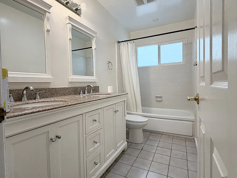 24167 Kittridge St — Photo 11