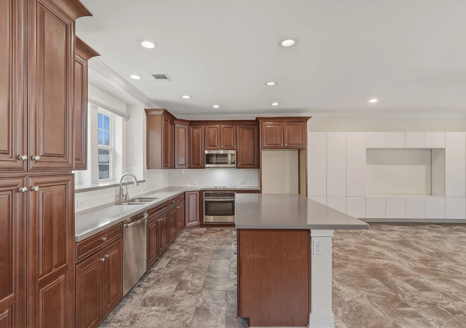 Urban Living in Lavaca Steps to Downtown & Southtown Dining — Photo 3