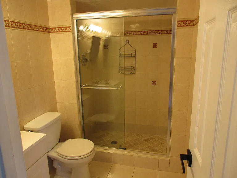 1401 N Riverside Dr #307 — Photo 14
