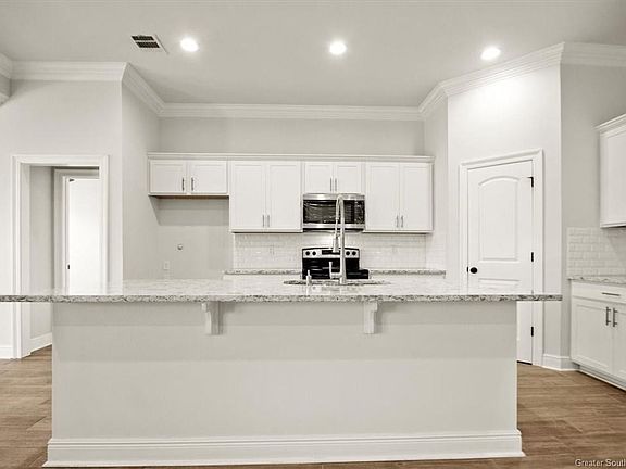 4th image of 31 Pepper Creek Dr