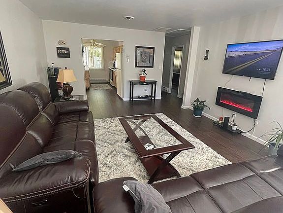 2nd image of 8B Florida Ct