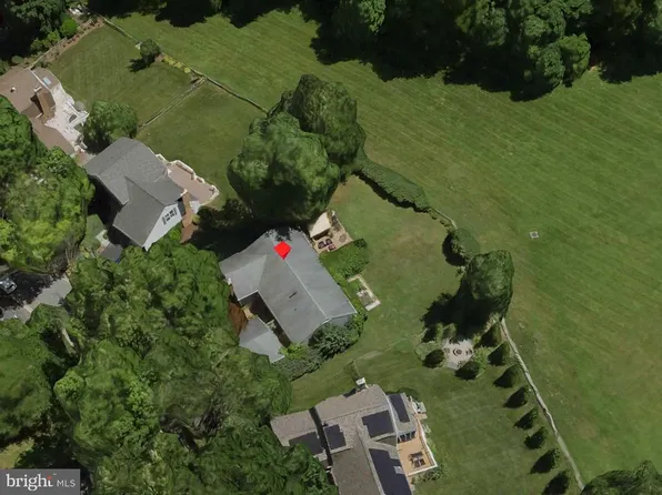 20129 Darlington Dr, Montgomery Village, MD 20886