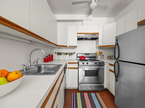 559 Warren Street image 4 of 9