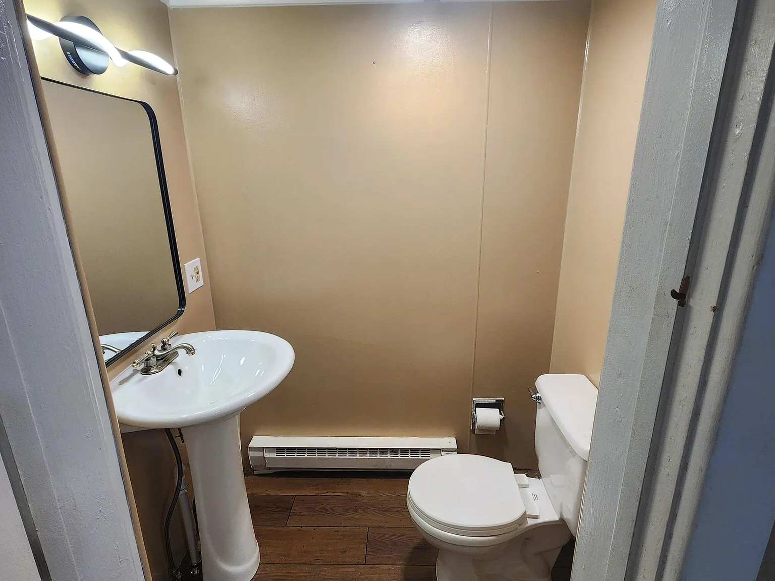 4 bed, 1.5 bath, 1408 sqft, $2,300 — Photo 3