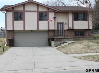 6109 NW 4th St, Lincoln, NE 68521