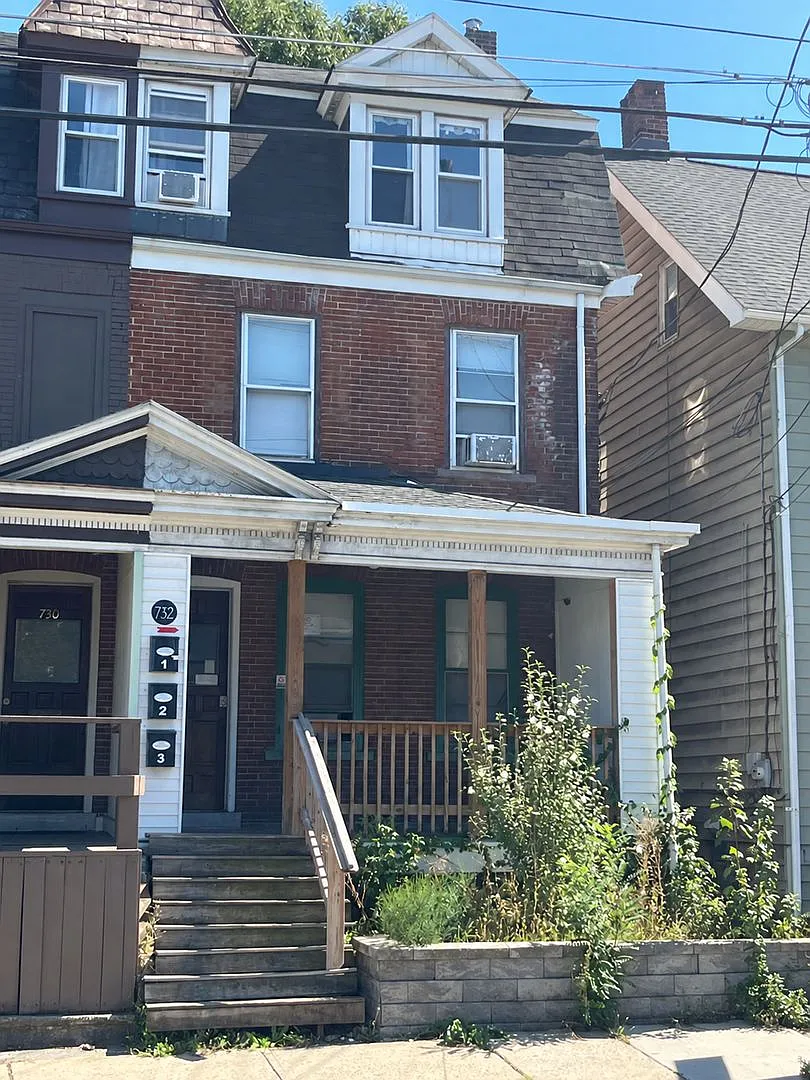 732 Broadway — Photo 1