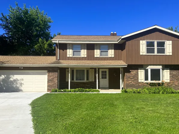 2711 Albany Ct, Waukesha, WI 53188