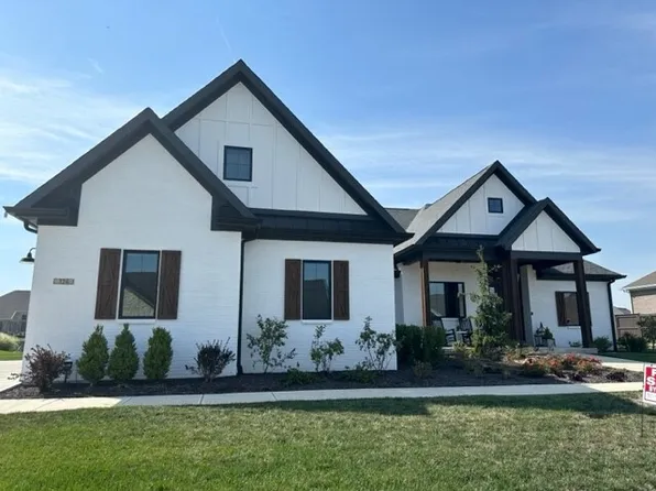 326 Fox Trail Dr, Pittsboro, IN 46167